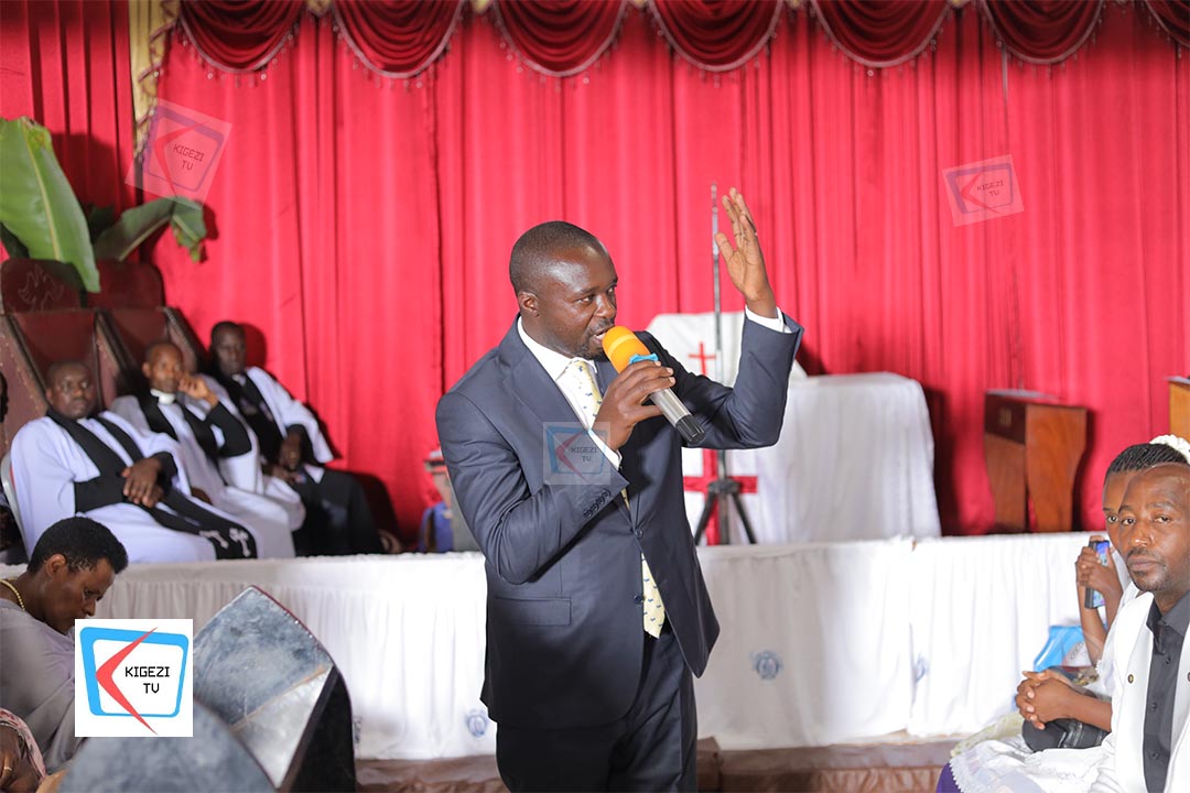 KigeziTv's tweet photo. While at the thanksgiving service for Kampala-based businessman Ivan Byarugaba at Buranga COU, Ndorwa West NRM flag bearer Eliab Naturinda Mporera vowed to work closely with all NRM flag bearers and the church, saying the two institutions are critical partners in fostering dev't. https://t.co/uHrqILM8vF