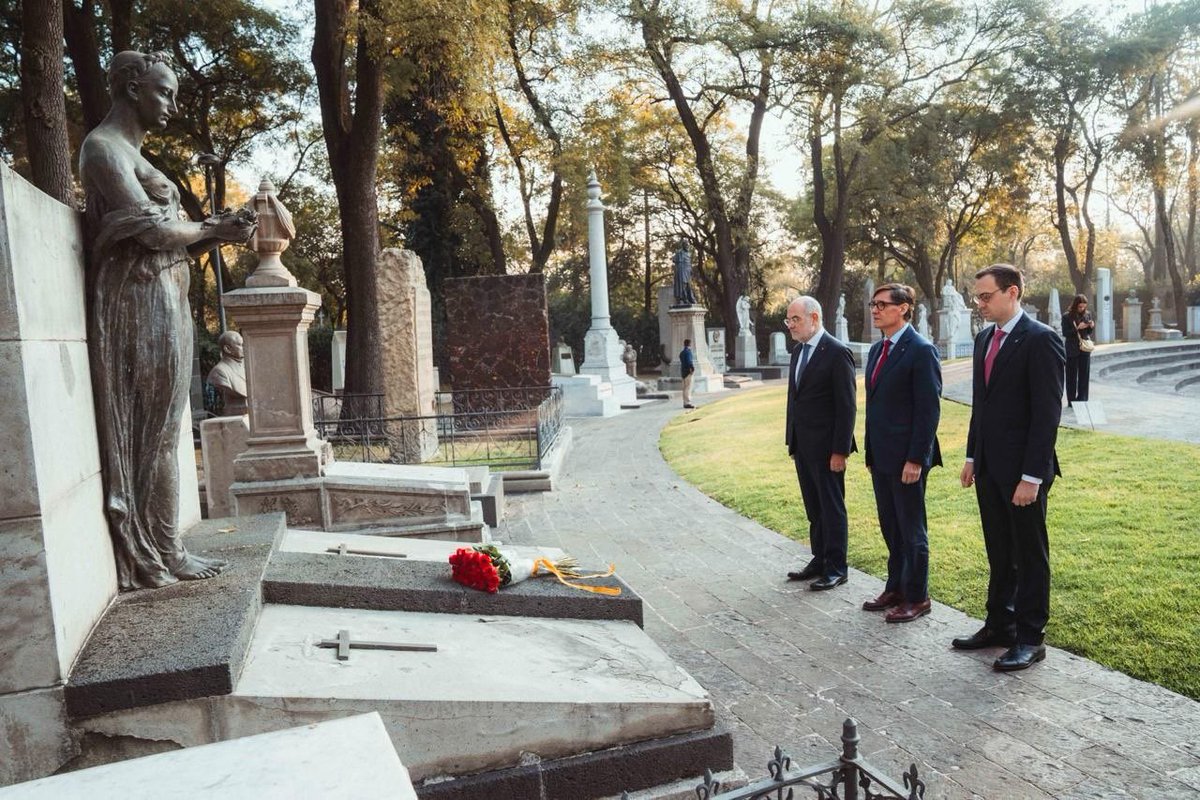 A Ciutat de Mèxic, he visitat la tomba de Jaume Nunó i Roca, català de Sant Joan de les Abadesses conegut per compondre la música de l’himne de Mèxic, enterrat a la ‘Rotonda de las Personas Ilustres’, on es troben les figures destacades de la història i cultura mexicana. Si voleu