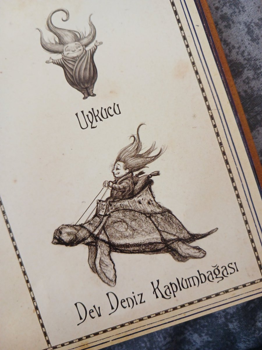 show me your photos with books in it ⚔️