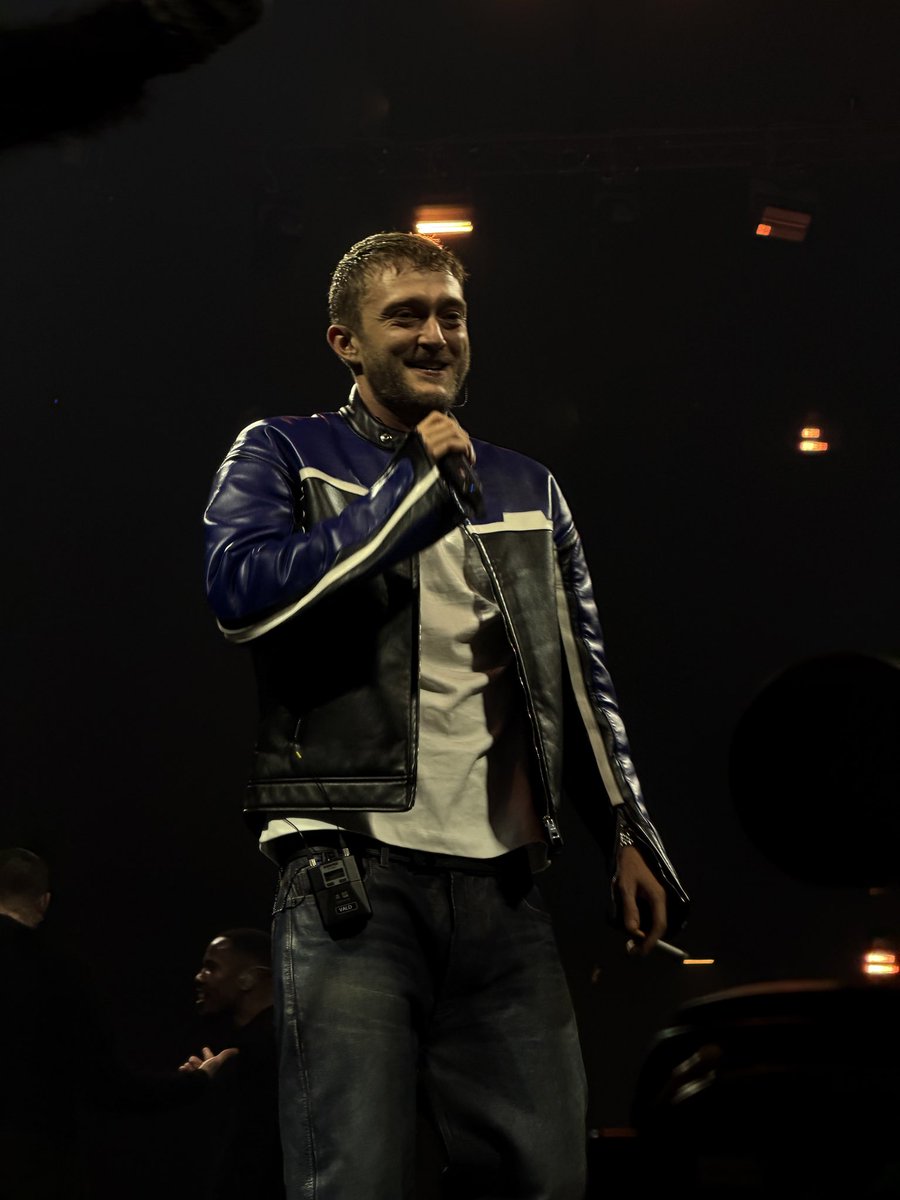 AnnicKillian's tweet photo. Concert de ma vie, 
Merci @vald_ld , @vladcauchemar, todiefor et @SuikonBlazAD je vous aime ! 
(Vladimir si tu veux m’envoyer ton bonnet d’hier je suis preneur en DM)

Photo by : @Knokyes https://t.co/QjCSVHfZVF