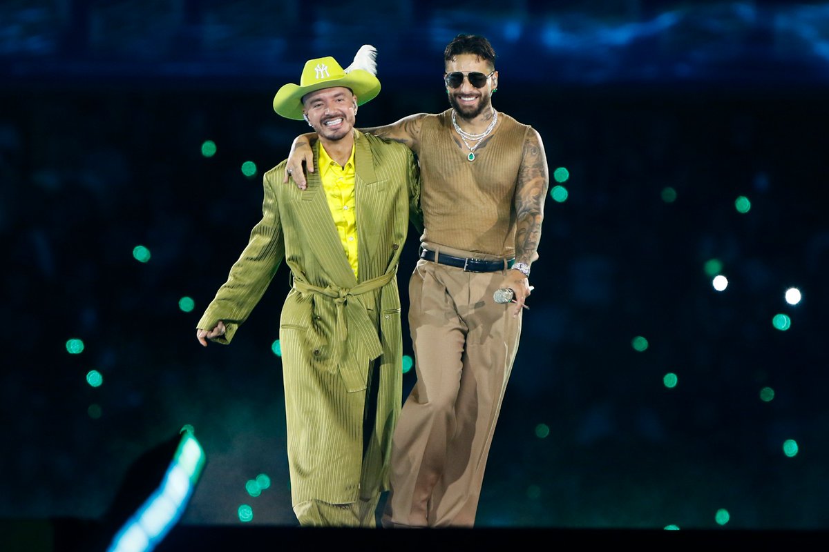 ELTIEMPO's tweet photo. 🎵🇨🇴 ¡El 'niño de Medellín' se lució en su casa!

Con un concierto de casi siete horas, J Balvin se presentó en el estadio Atanasio Girardot  dejando una noche inolvidable en la que tuvo más de 20 artistas invitados entre los que destacaron 50 Cent, Maluma, Eladio Carrión y Ryan Castro, entre otros.

📸Foto Jaiver Nieto Álvarez /El Tiempo