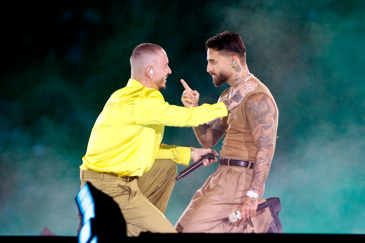 ELTIEMPO's tweet photo. 🎵🇨🇴 ¡El 'niño de Medellín' se lució en su casa!

Con un concierto de casi siete horas, J Balvin se presentó en el estadio Atanasio Girardot  dejando una noche inolvidable en la que tuvo más de 20 artistas invitados entre los que destacaron 50 Cent, Maluma, Eladio Carrión y Ryan Castro, entre otros.

📸Foto Jaiver Nieto Álvarez /El Tiempo