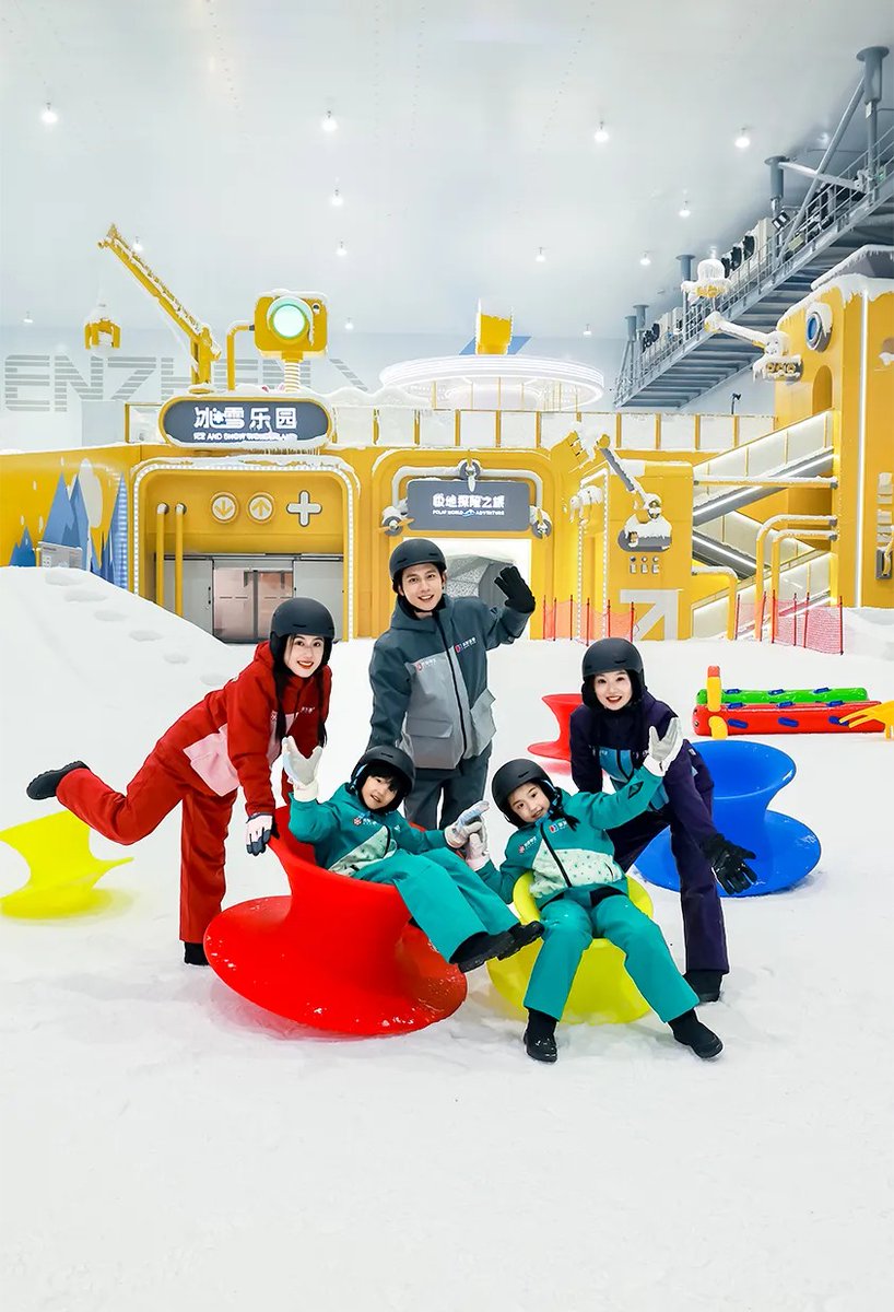 LikeBinzhou's tweet photo. The world’s largest indoor snow park is here!
Shenzhen finally has a place where you can play in the snow to your heart’s content! Qianhai #Snow World is now officially open! https://t.co/e20jYUMssC