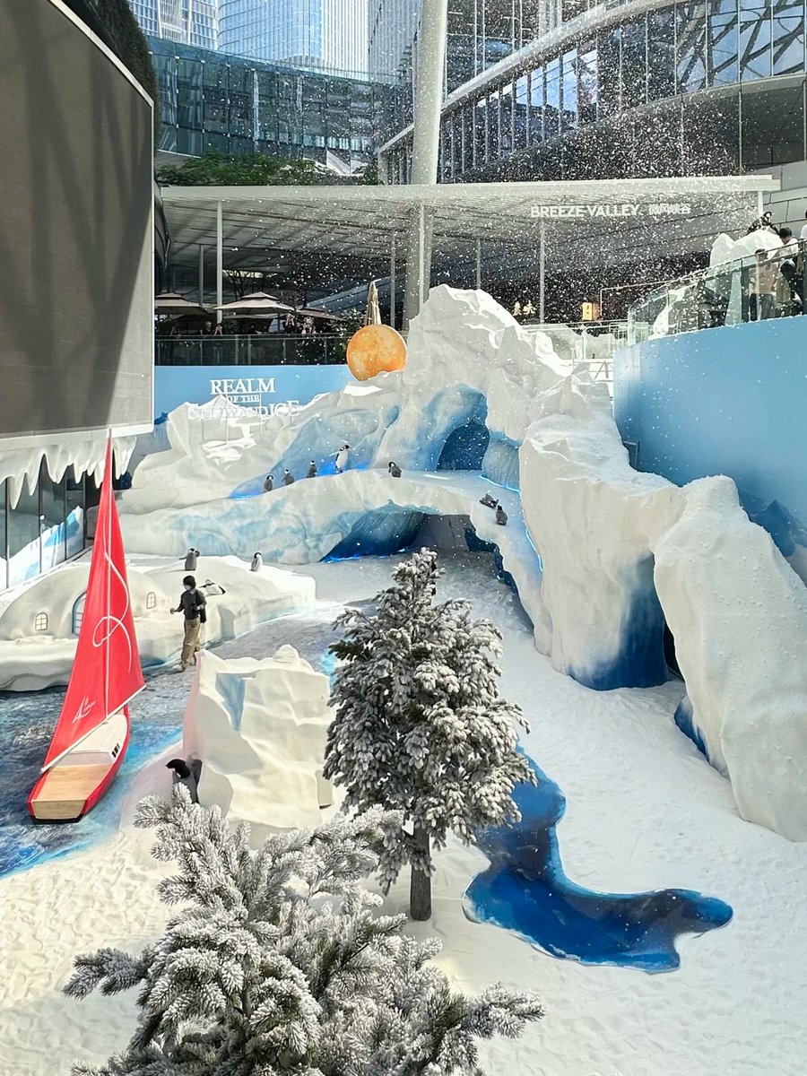LikeBinzhou's tweet photo. The world’s largest indoor snow park is here!
Shenzhen finally has a place where you can play in the snow to your heart’s content! Qianhai #Snow World is now officially open! https://t.co/e20jYUMssC
