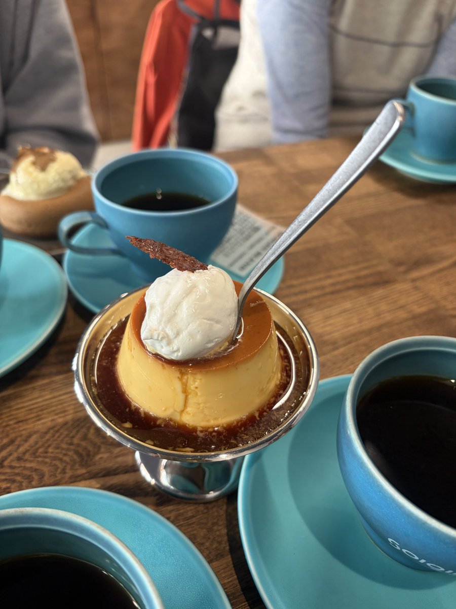 #そいぎんコーヒー さんの、クラシックプリンは、スプーンが立ちました✨

かたさと滑らかさが共存するプリン…
カラメルのほろ苦さもちょうどすぎる！

#府中本町カフェ