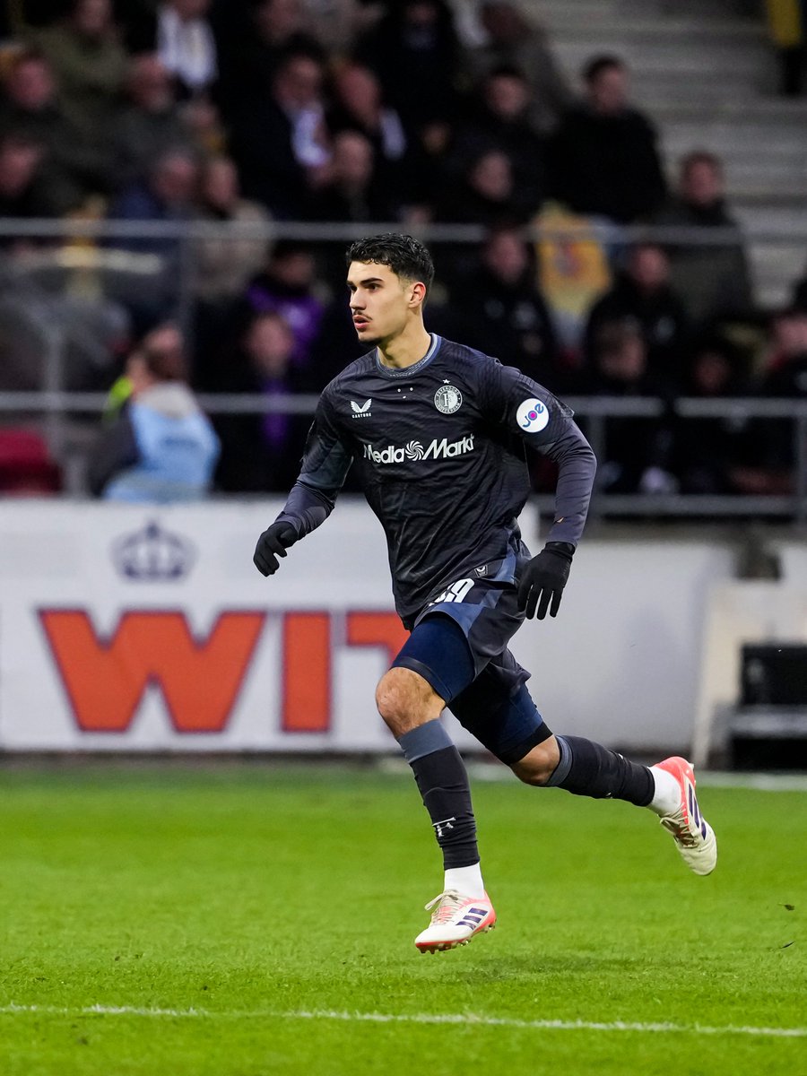 샤킬 판 페르시 에레디비시 데뷔