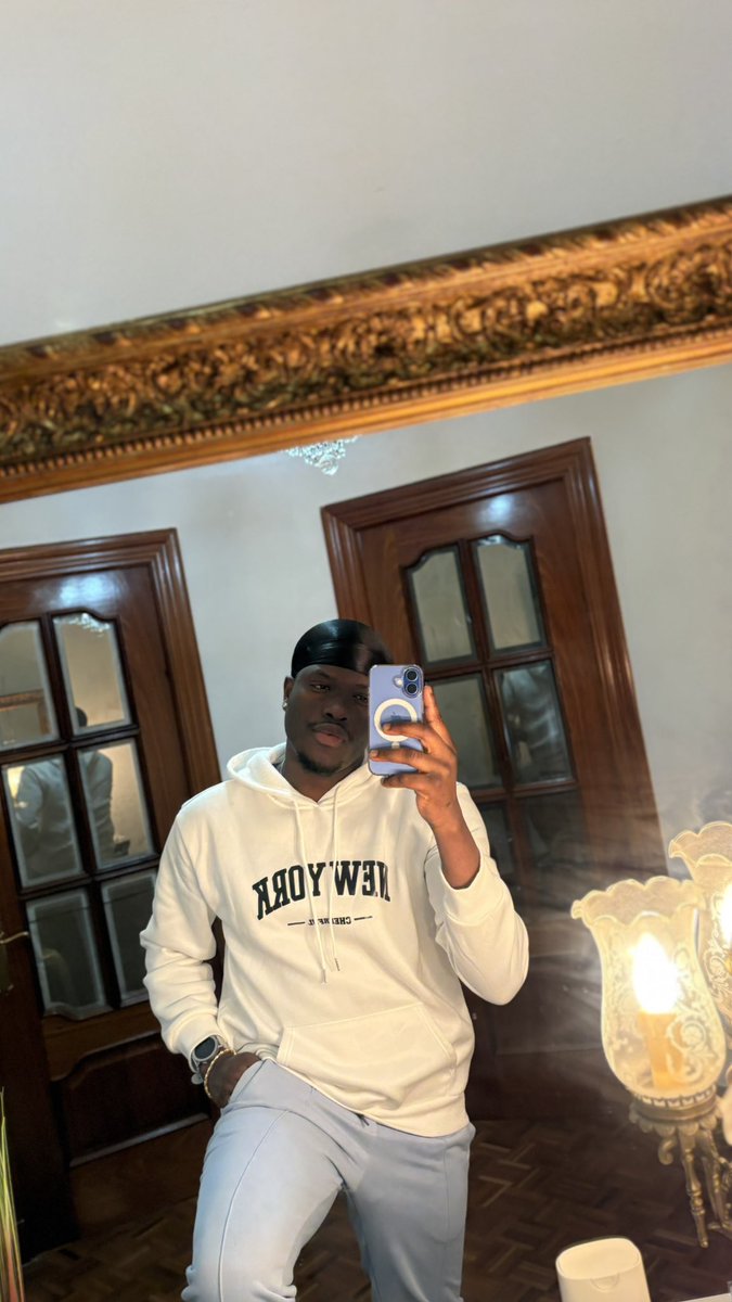 Datboycfc's tweet image. HAPPY SUNDAY CHELSEA FANS D REST F*CK OFF #CFC #CHEARS