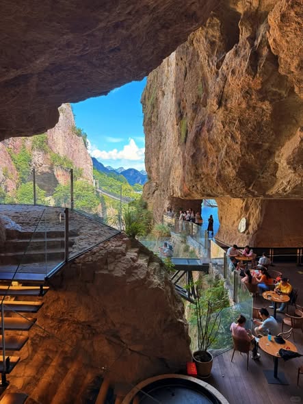 LikeBinzhou's tweet photo. Coffee in One Hand, Sea of Clouds in the Other! #YandangMountain’s Cliffside Cafe Wins Design “Oscar” .
The Cliffside Cafe in Yandang Mountain is making waves — it just won the global annual award at the Andrew Martin International Interior Design Awards. https://t.co/z1itEMO2Er