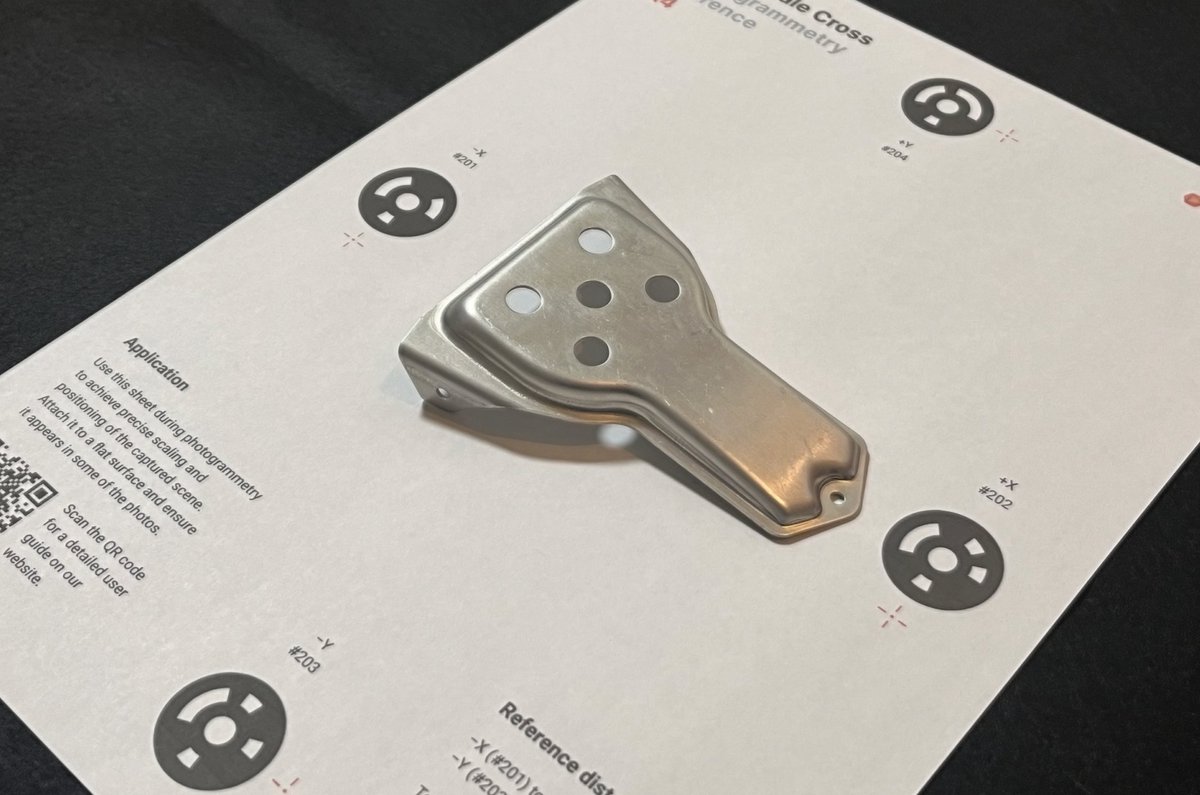 PASSO1031's tweet image. Artec Studioのフォトグラメトリ凄い
ツルツルテカテカで特徴点少なくてもかなりいい感じに3D化できる
しかも素材はiPhoneで適当に撮った動画