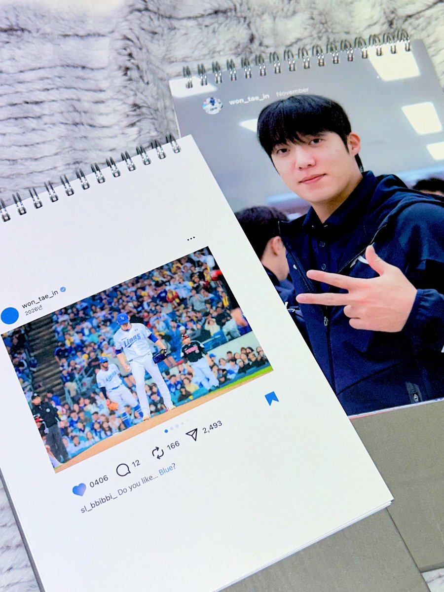 SL_bbibbi's tweet photo. 𝐒𝐚𝐦𝐬𝐮𝐧𝐠 𝐋𝐢𝐨𝐧𝐬 𝐍𝐨.𝟏𝟖 𝐂𝐚𝐥𝐞𝐧𝐝𝐚𝐫
 ↳📂 𝗗𝗼 𝘆𝗼𝘂 𝗹𝗶𝗸𝗲... 𝗕𝗹𝘂𝗲?

본 트윗을 RT 해주신 팔로워 3분께 달력을 드립니다.ᐟ.ᐟ https://t.co/WfnP0Wvvqr