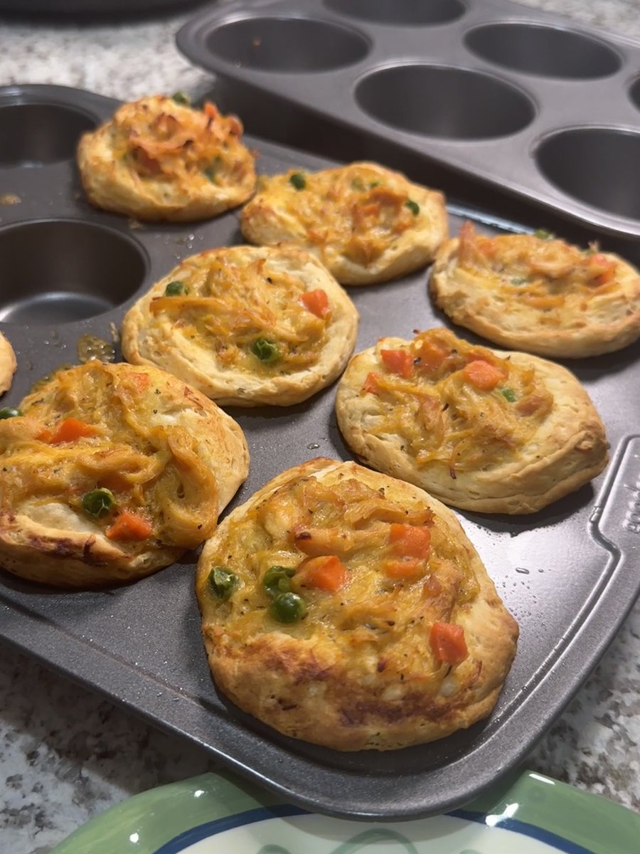 zaynahbear's tweet image. I made mini chicken pot pies for dinner