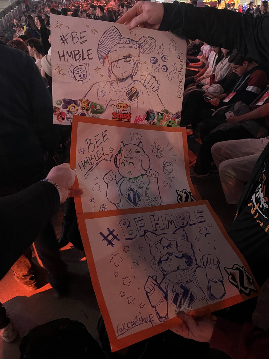 The epic trio of Sandy, Kenji &amp; Bea rooting for <a href="/TeamHmble/">Hmble</a>!
Thx again to <a href="/cometsheep/">COMET-9 (2 days until 🎂)🌠🍉🇸🇪</a> for drawing these for <a href="/senka_BS/">senka 🇸🇪</a> &amp; I! Hopefully you caught them all on stream!
#BEHMBLE #BSWF25