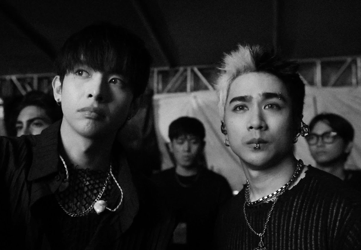 takenbyjcs's tweet image. Happy JJ Day! 💛