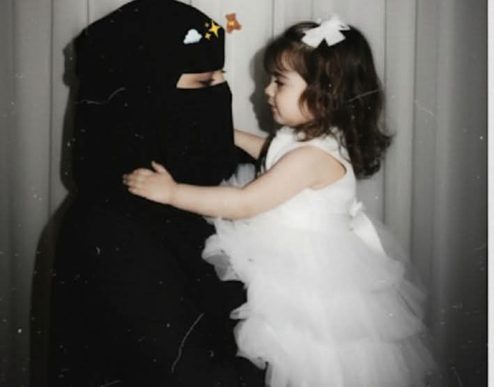 اگر بغیر ڈگری کے اس دنیا میں  کوئی ڈاکٹر کامیاب ہے تو وہ صرف ”ماں“ ہے۔🌸❤️