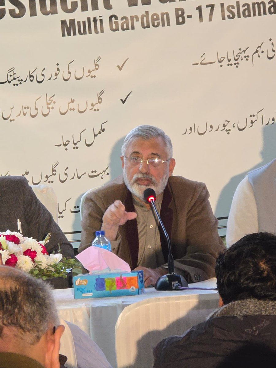 Muhamma11185392's tweet photo. Chairman RWS B 17 addressing the press conference on serious issues faced by B 17 residents which warrant immediate attention of MPCHS management and CDA/RDA authorities. @dcislamabad @CDAthecapital 
@PakPMO https://t.co/M7mV1KNKf1