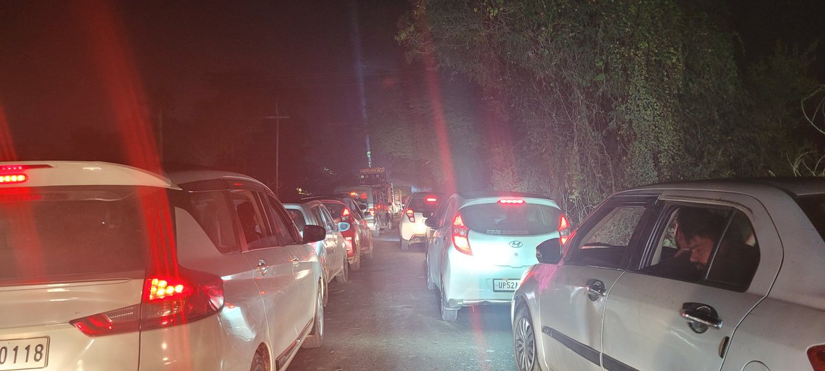सड़क पर डीजे लगाकर नाचने वालों पर चलान की कोई व्यवस्था नहीं है ,लोग मर जाएं लेकिन ये सुधर नहीं सकते ।
सरकार को नाचने वालों के लिए नियम बनना चाहिए ।
9838597742
<a href="/myogiadityanath/">Yogi Adityanath</a>