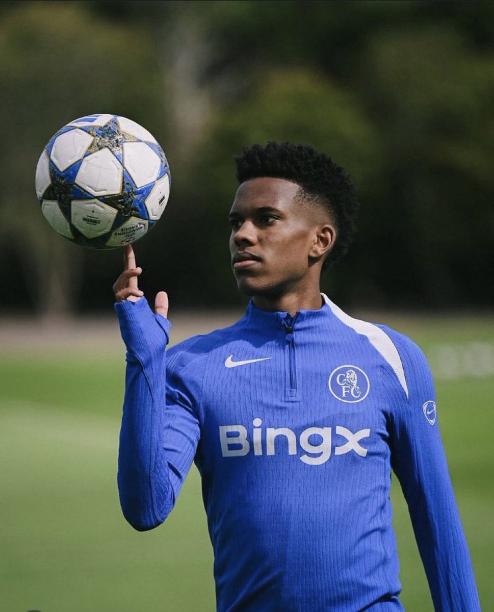 mub_cfc's tweet photo. Estêvão Willian STARTS against Arsenal in the London Derby today! 🇧🇷🔵 https://t.co/vgk4knAShL