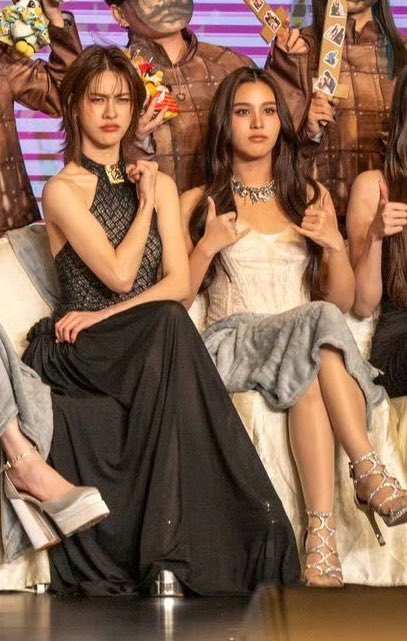 55555555555555555555อย่าตลก

EMIBONNIE BLOOMS WITH ANYS
#BBFanFestinMacau