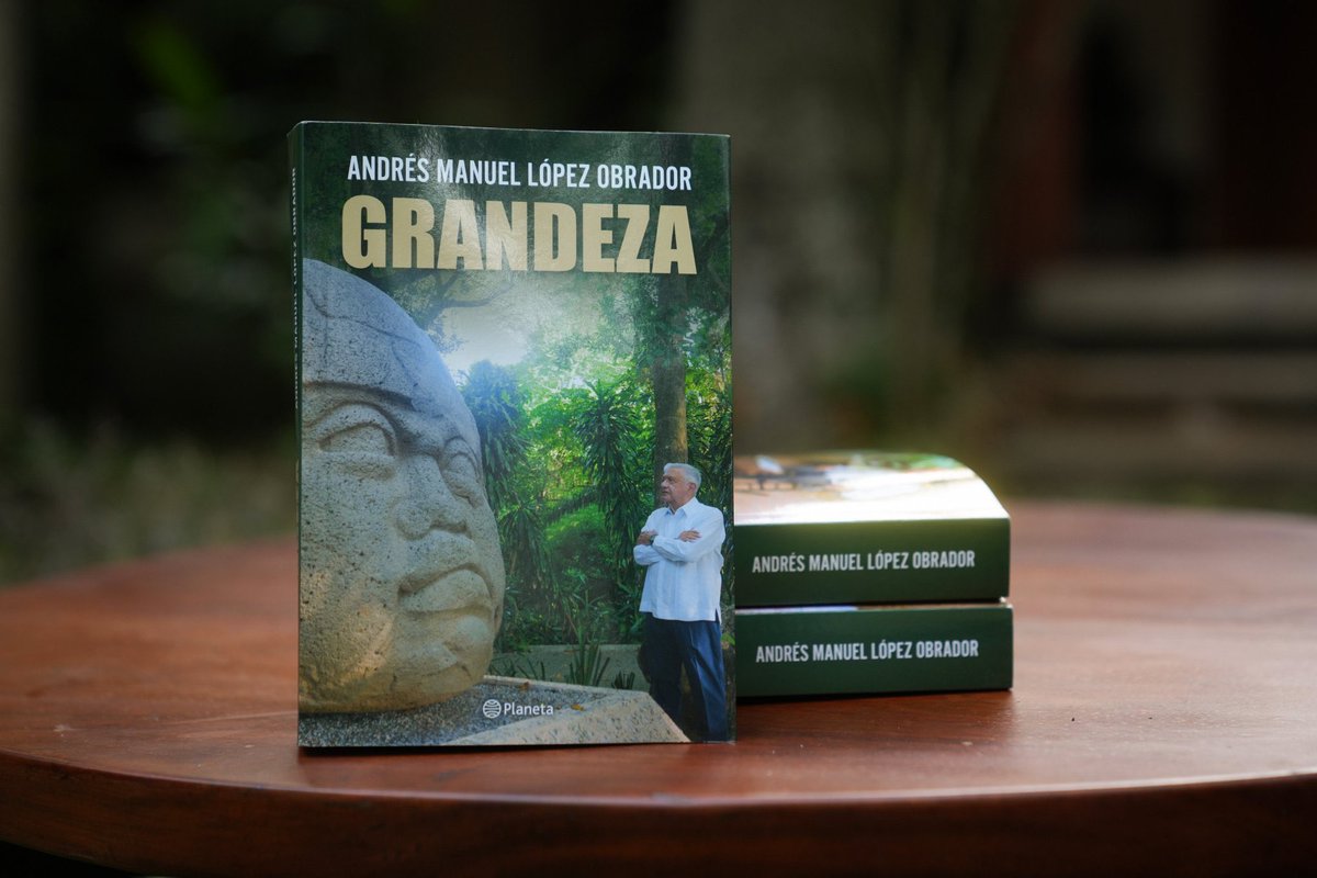 Dice <a href="/lopezobrador/">Andres Manuel</a>:

“El #HumanismoMexicano tiene dos pilares:

1.- El cultural, la grandeza cultural de México y,

2.- La fecunda historia política.”

Su primer libro, #Grandeza, habla sobre lo primero y, anuncia, el segundo que elaborará se llamará #Gloria.