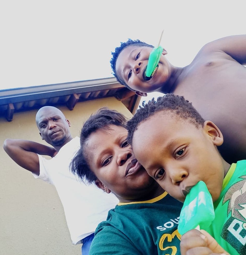 VilCazi's tweet photo. Family ❤️⛱️ https://t.co/nlIkW0QfWe
