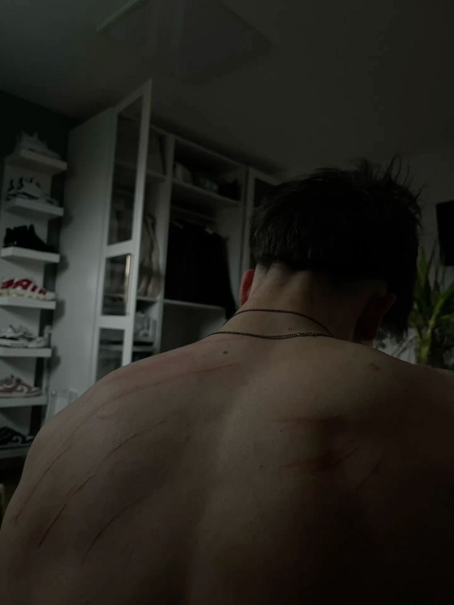 NSFWsec's tweet photo. I need a women to do this to my back… any volunteers 😉 
#nsfwtwt #hookup https://t.co/F1okKCZtg3