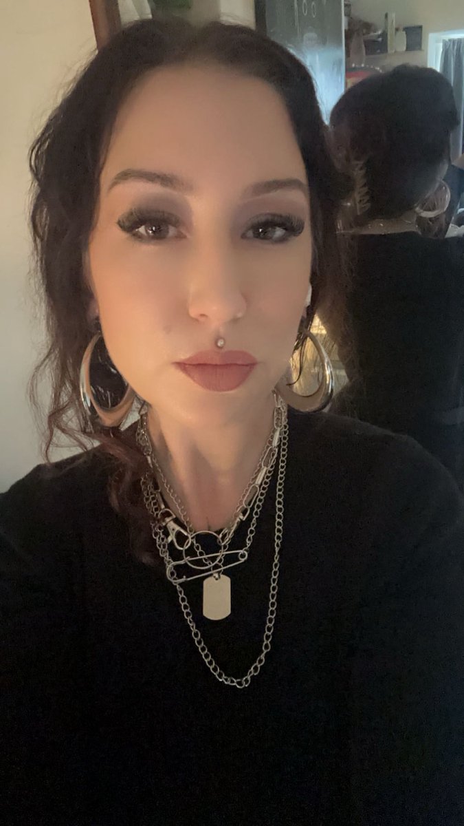 being a guy is wild because 99% of the time I look like this and the 1% I look like my pinned tweet