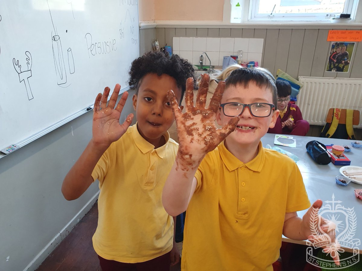 Last Monday was the last Baking for Fun 😭 But it was great fun! We made reindeer poop! 🦌 Again we had help from super parents without whom we couldn't have had Baking for Fun! Full galleries of all 3 weeks and a highlights video are on our class' page on the school website!