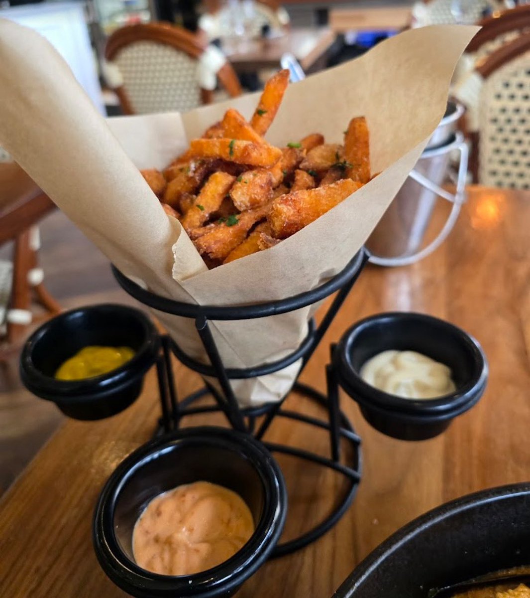 Sweet treats on repeat! 🎉😋🍻Enjoy delicious dishes to keep the holiday celebrations going!