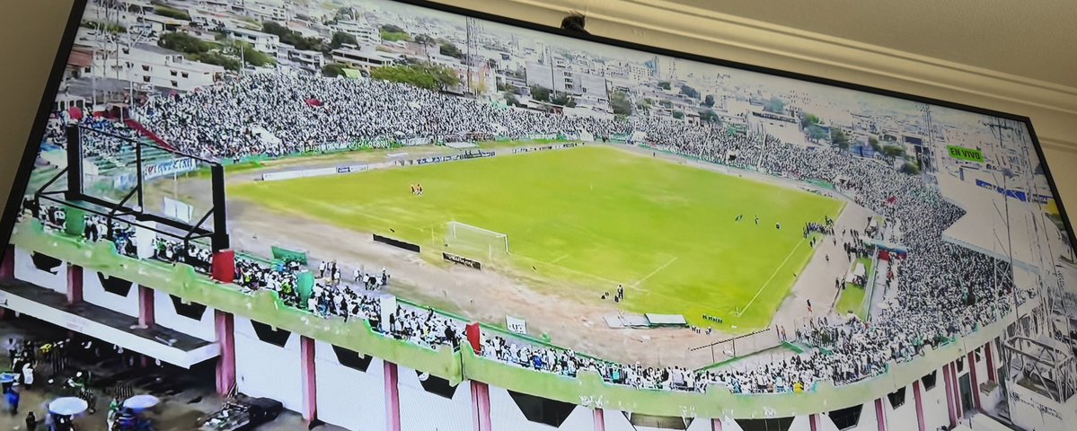 DiegoArcos14's tweet image. La "Capira" es poder...miren esa hinchada de LDUP!!!!
Descomunal respaldo!!!