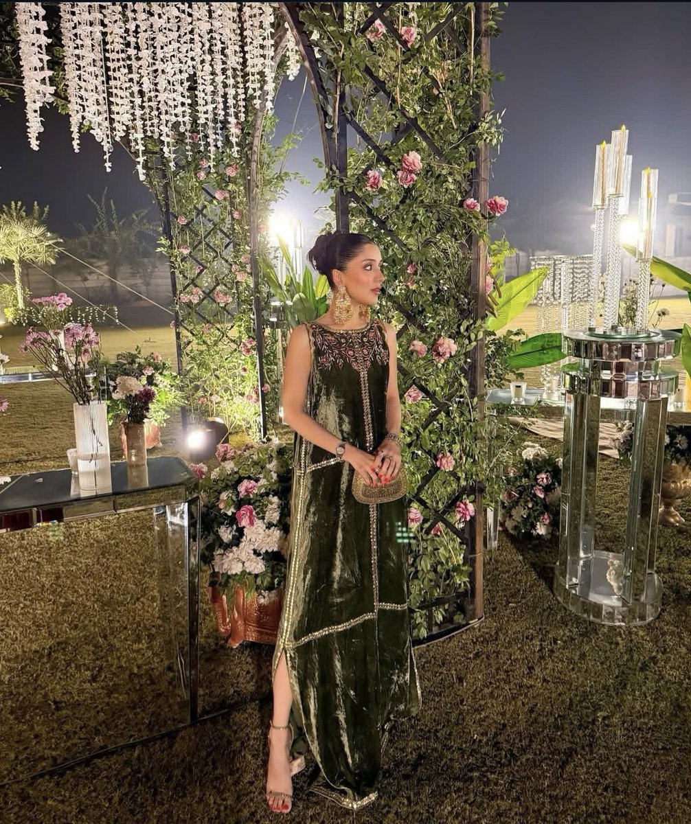 ClassSaudi's tweet image. Velvet Olive 🫒✨

By Maheenshah