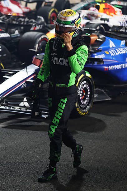 📑 | Bortoleto no relatório da Sauber sobre a corrida do GP do Catar:

“Não foi a corrida mais emocionante para mim: não houve muitas ultrapassagens e passei a maior parte do tempo preso atrás do Lewis [Hamilton]. Quando ele abriu vantagem, não consegui diminuir o ritmo, então