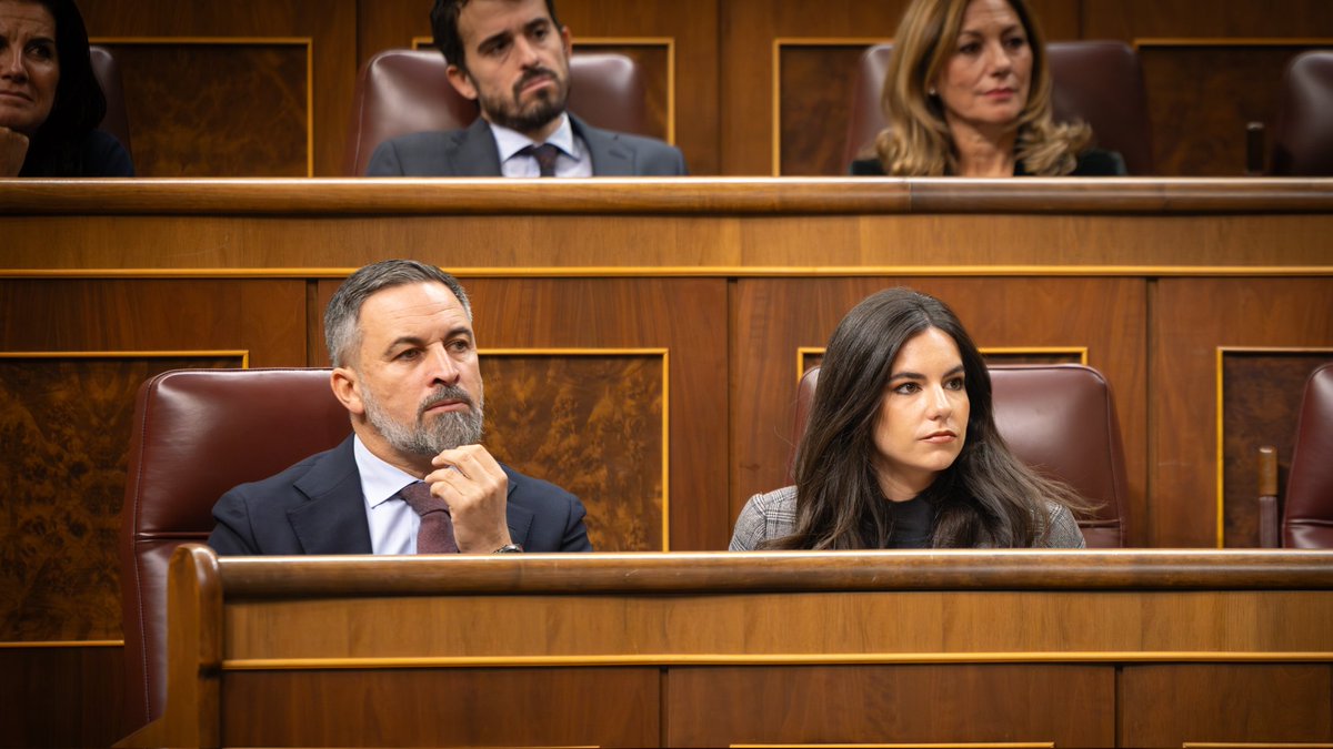 VOXpEspana's tweet image. ‼️ ESTA SEMANA:

VOX se queda solo exigiendo deportar a todos los inmigrantes ilegales o legales que cometan delitos.

🇪🇸 PÁSALO, que toda España lo sepa