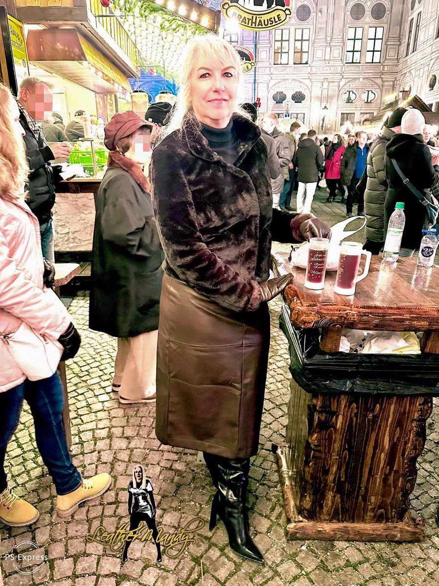 Lets have a mulled wine or two 😜😁
#leather #leatherboots #leatherfashion #leatheroutfit #ootd #outfitoftheday #boots #leder #lederstiefel #lederstiefel #heels #highheels #leatherskirt #lederrock