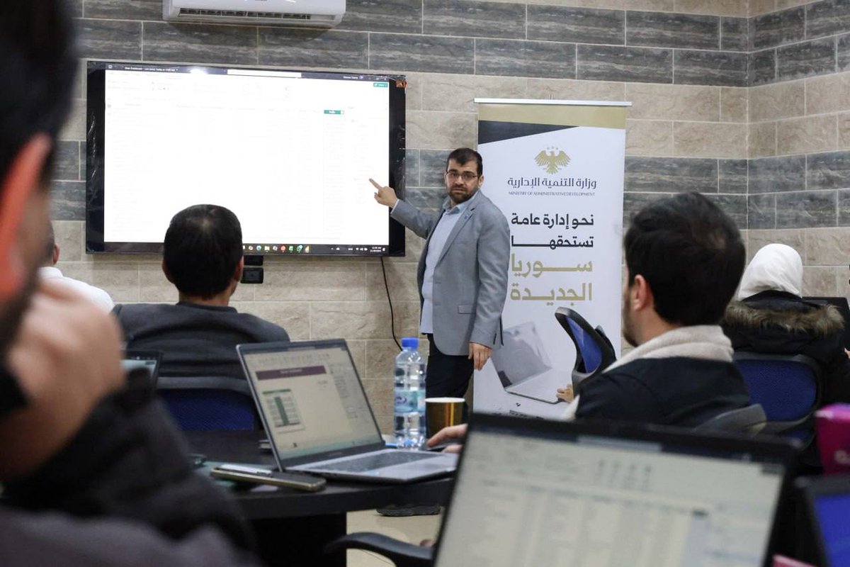 SyMOAD's tweet photo. انطلاق برنامج تدريبي بعنوان “تحليل وتصوير البيانات باستخدام برنامج Power BI”. 

#الجمهورية_العربية_السورية
#وزارة_التنمية_الإدارية
#التحول_المؤسسي_الشامل https://t.co/pfgJxNSzDM