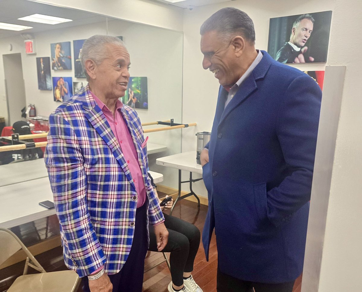 Anoche “Los Reyes del Humor Dominicano” llenaron el United Palace de orgullo 🇩🇴. Raymond Pozo, Miguel Céspedes , Nany Peña y Boruga hicieron brillar nuestra dominicanidad en cada momento.