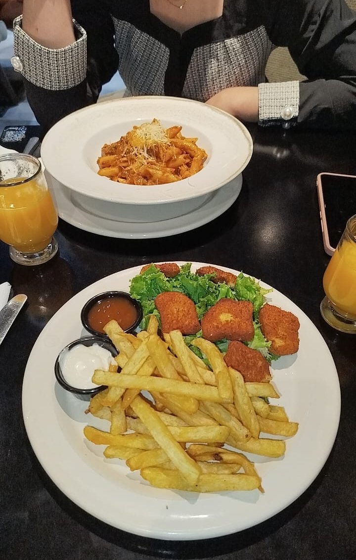 Forenooon1's tweet photo. Dinner with my friend🌷💗 https://t.co/8xTe05sVjE