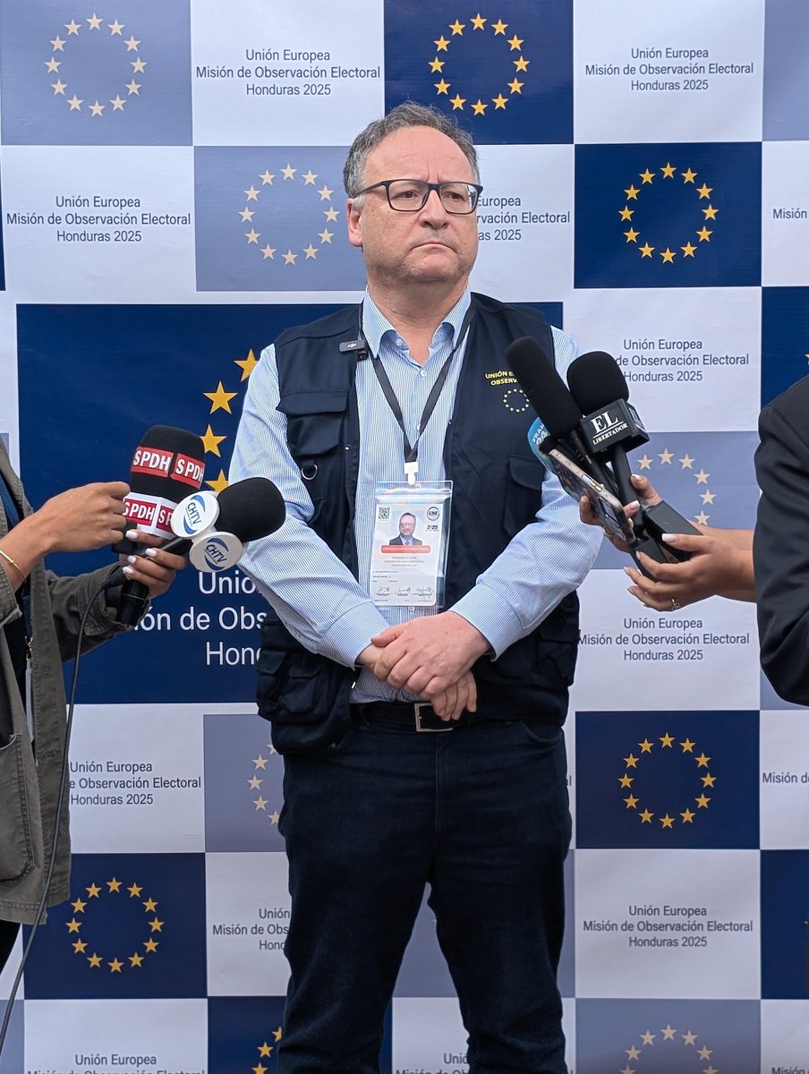 jeffgernst's tweet photo. En el Instituto España de la Kennedy, el jefe de la MOE-UE, Francisco Assis, dice que "hasta este momento no tenemos ningún motivo de preocupación." #Honduras2025 https://t.co/b4qUgiLGap