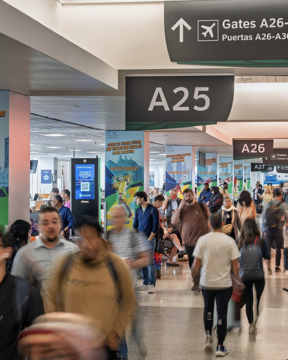 iah's tweet image. It’s the Sunday after Thanksgiving! One of the busiest days of the year 😱

Here are a couple of reminders:

⏰ Plan to arrive early if you are flying!

🚗 Dropping someone off? Follow active loading! Pull up, unload, and keep rolling.

Safe travels!