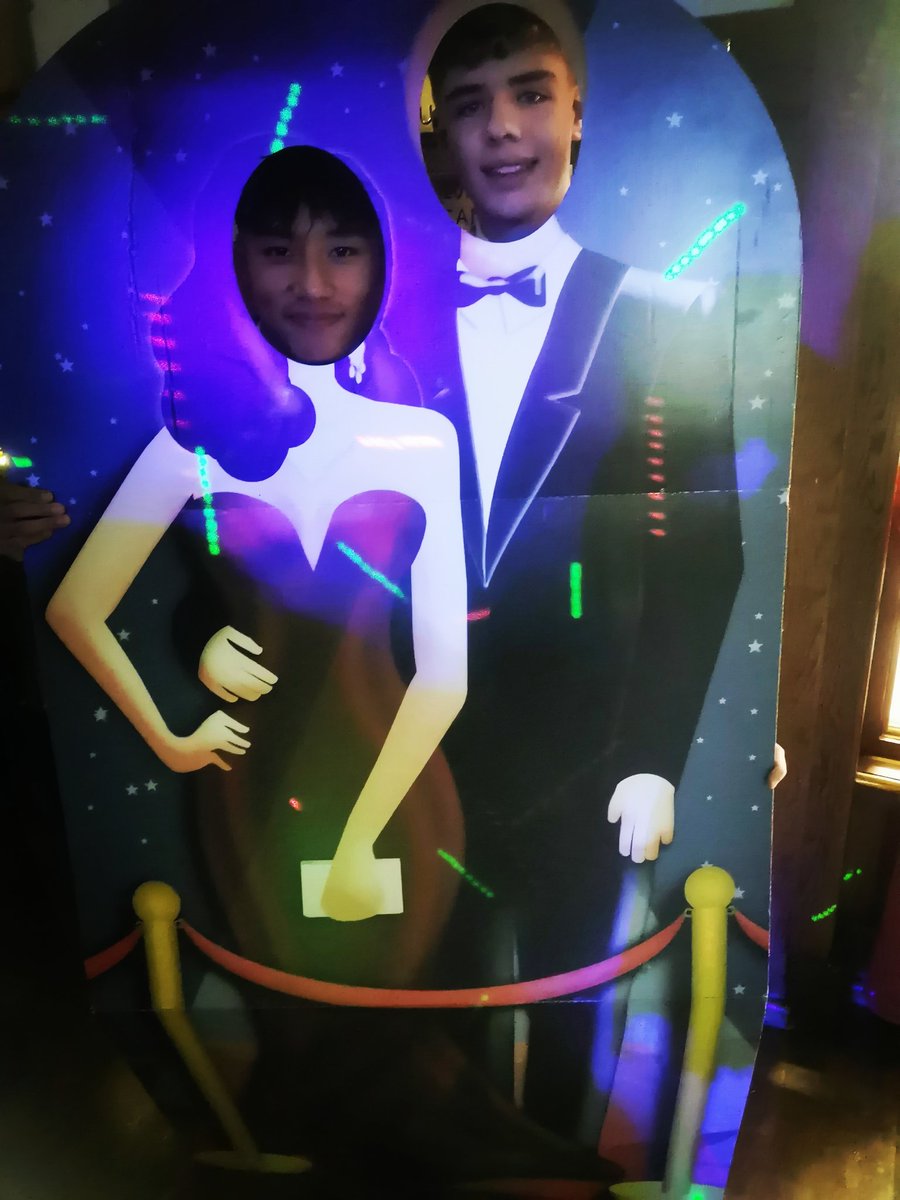 QVSchool's tweet photo. A star studded event
#WinterFormal 2025 🕺💃🎊
Thank to Mr Boyd and the team for all of their hard work 🎶🎄✨
#TogetherWeAreQVS
❤️💛💚 https://t.co/dlmYKsVCbb