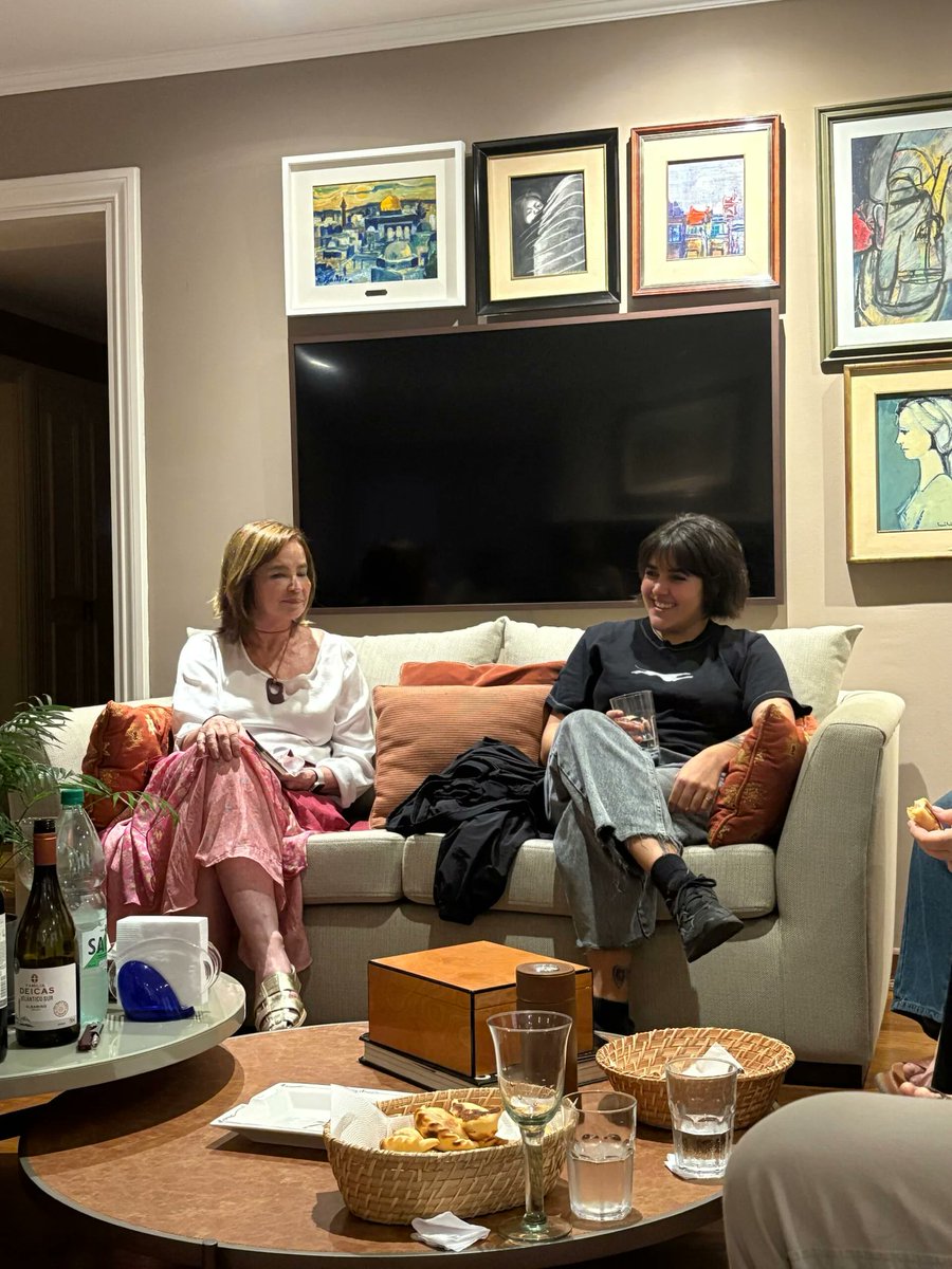 Larvas de Tamara Silva Bernaschina
Una poética del desprendimiento y la mutación
 by Daniel Benoit Cassou  <a href="/librosnimportan/">tamara silva bernaschina</a> <a href="/paginasdeespuma/">Editorial Páginas de Espuma</a> cooltivarte.com/portal/larvas-…