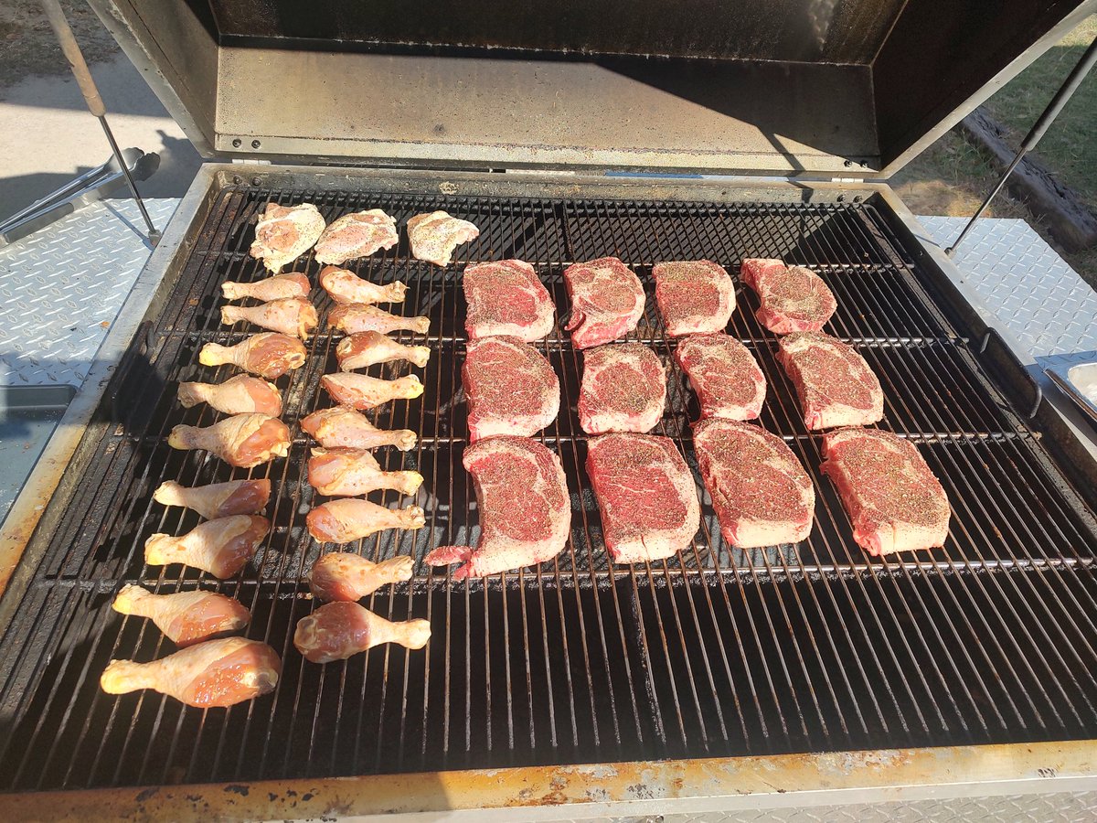 CMichaelMyers's tweet image. . @HCHurricane_FB coaches gotta eat! Was glad to fire it back up 1 more time!

🏆 Week! 

I know the 🌀's will be prepared, it's what they do!