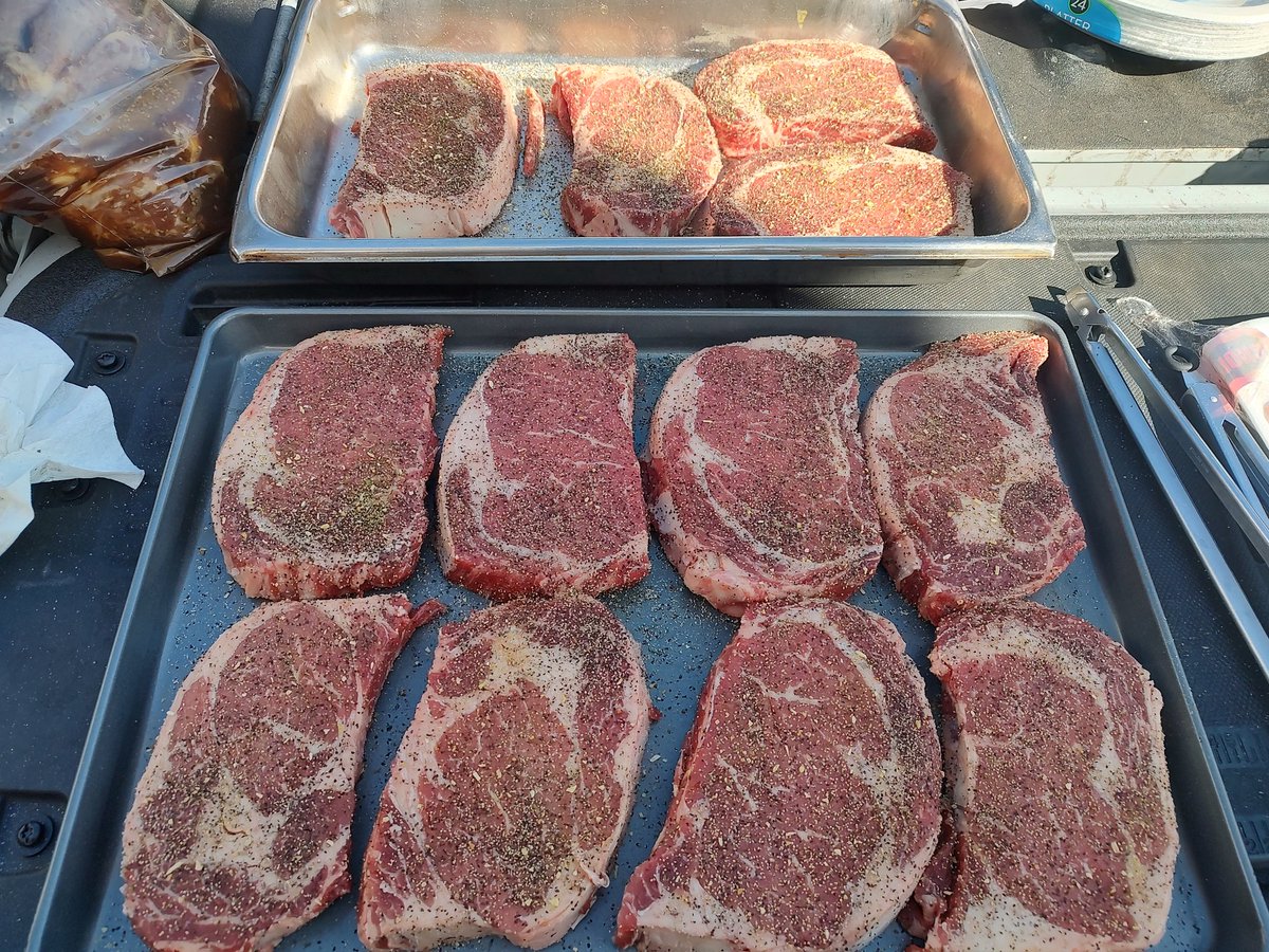 CMichaelMyers's tweet image. . @HCHurricane_FB coaches gotta eat! Was glad to fire it back up 1 more time!

🏆 Week! 

I know the 🌀's will be prepared, it's what they do!