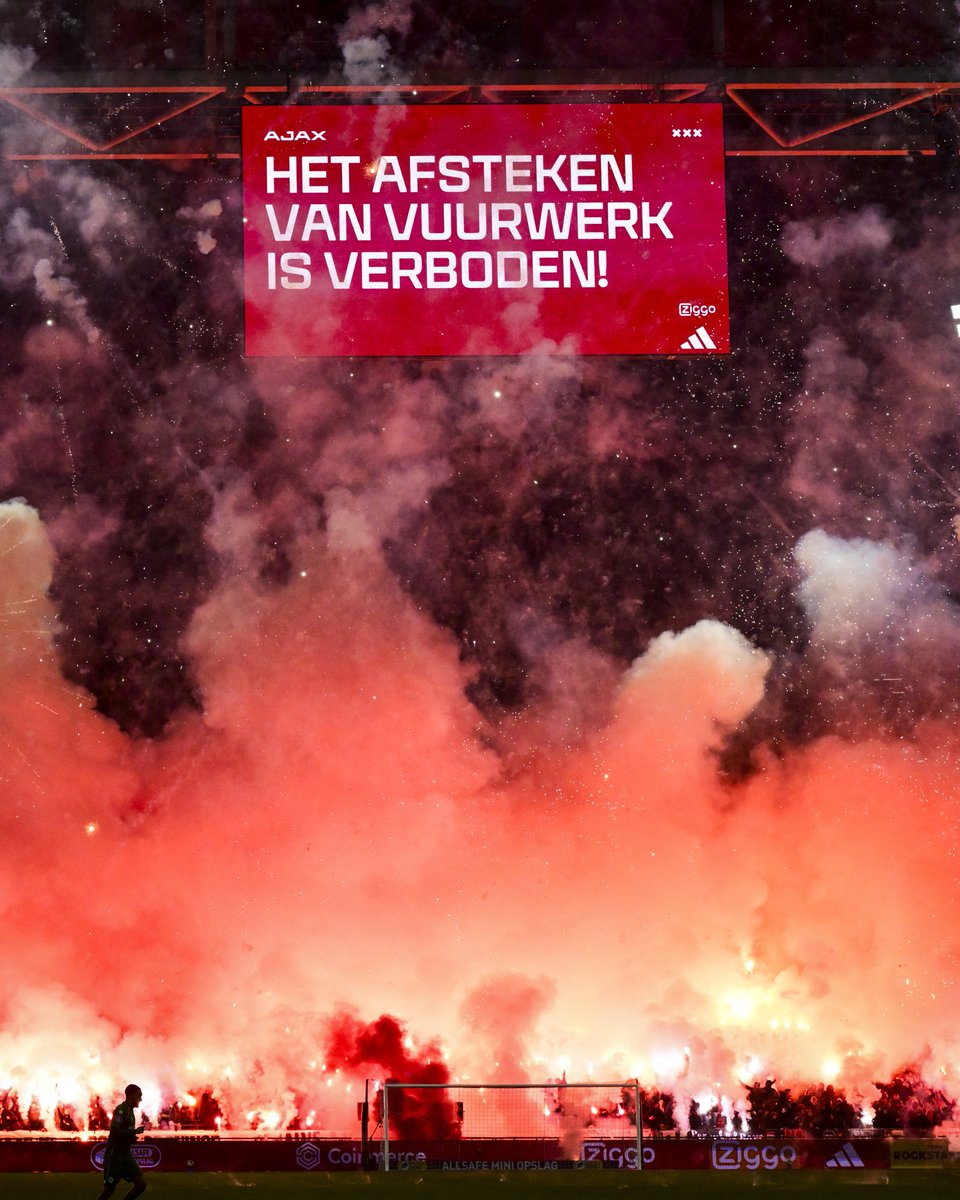 Ajax’s game against Groningen was abandoned due to fans letting off fireworks shortly after kickoff 📸