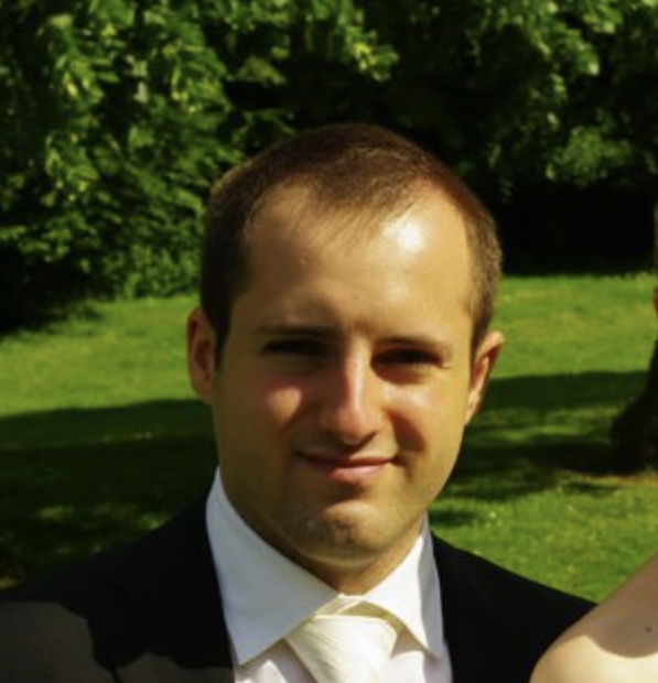 Quand j’étais jeune, j’étais de gauche.

Humaniste, prêt à refaire le monde, avec zéro idée de ce que coûte une embauche ou une machine-outil, de comment parler à un banquier pour obtenir des financements de court terme et des garanties à l'export, des complications grotesques