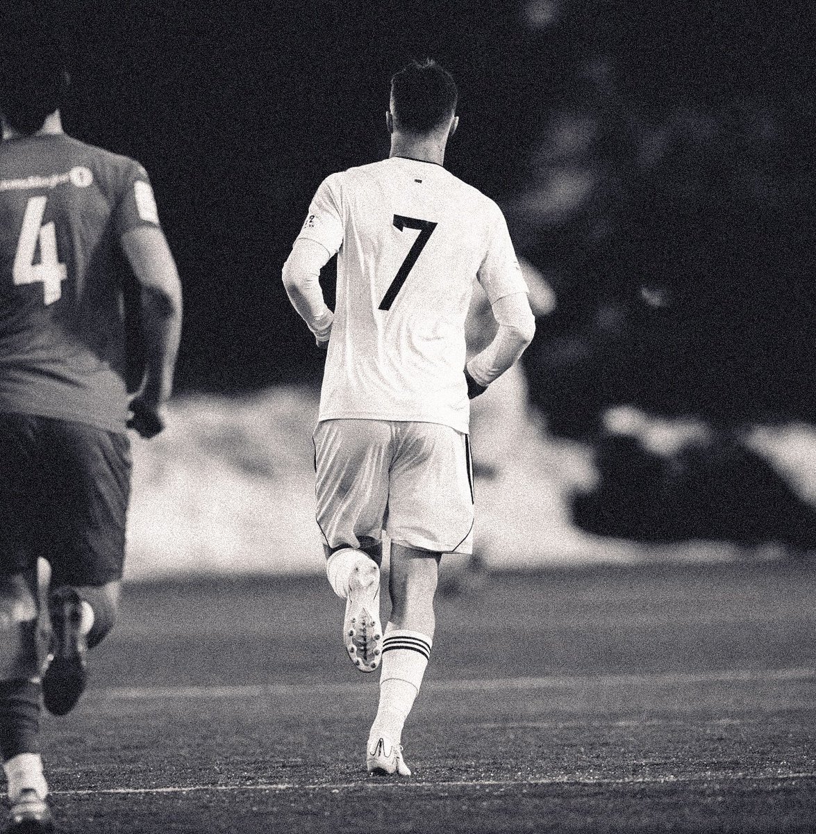 ✔️𝑵𝒆𝒘 𝑫𝒆𝒂𝒍 : Jonas Aune har signert ny kontrakt med TRLYNSR ut 2026! 🖤💛

ꜱᴛᴀᴛꜱ ᴛʜɪꜱ ʏᴇᴀʀ
11 Games - 8 Goals - 2 Assists

ᴛᴏᴛᴀʟ ꜱᴛᴀᴛꜱ
75 Games - 21 Goals - 12 Assists

Operert for Jones fracture i november og klar for spill igjen i 2026! 

#trlynsr2026