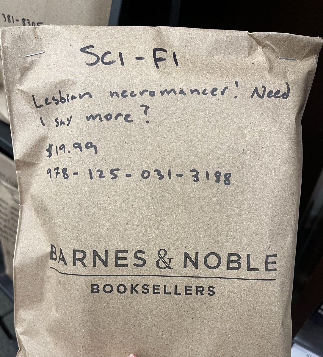 leftbooblover's tweet image. I wonder what book this is