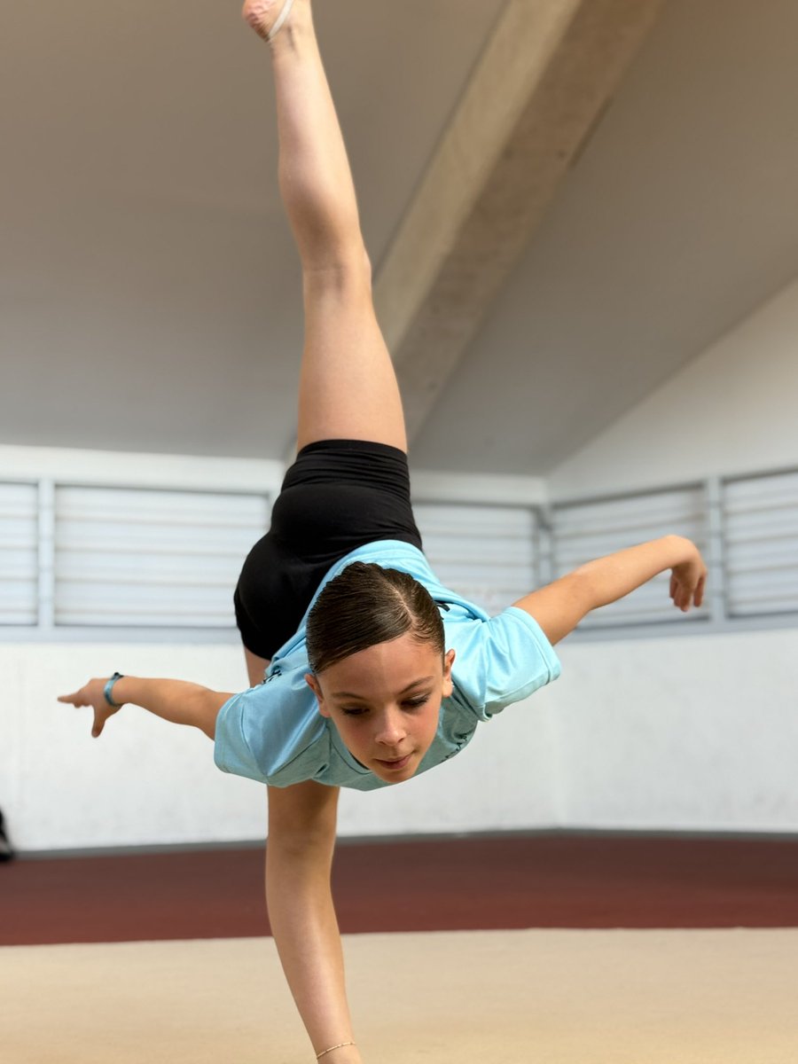 Hoy Fabián ha tenido la oportunidad de representar a Leganés en el Campeonato de España 🇪🇸.
Orgullosos de su esfuerzo, de su constancia y de todo lo que ha luchado para llegar hasta aquí.
Fabián, sigamos soñando juntos. 💙
#Leganés #GimnasiaRítmica #CampeonatoDeEspaña
