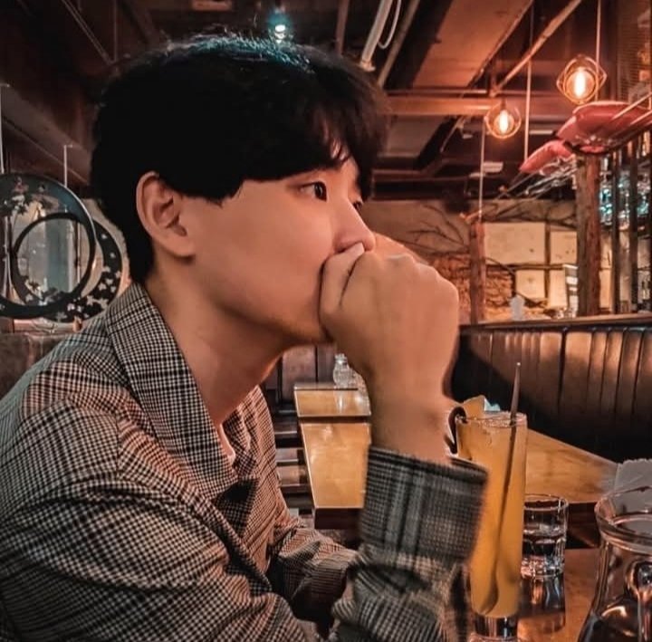 _LiaoXi_'s tweet photo. We all have that one fren 
who struggles to figure 
stuffs out for a week or two.🍹🏵️✨ https://t.co/a8FXiirtF9