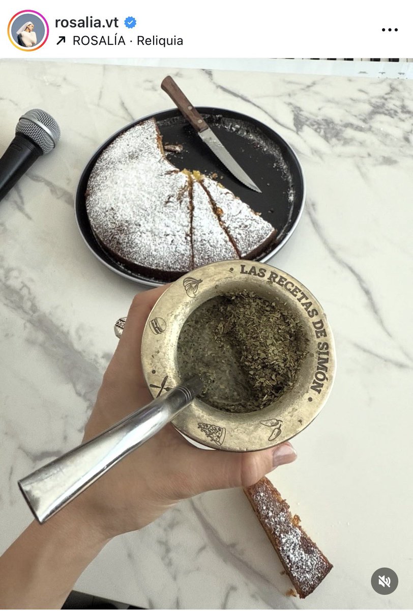 Quien iba a decir que esta foto la subió Rosalía 😅