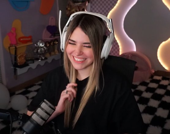 Holii Soy Paty, tengo 27 años 😅son de México🇲🇽 y sigo a Rivis desde el 2022 así que llevamos ya un rato por aquí, de repente me desaparezco, pero  seguimos aquí todavía 🫰🏻✨
#IntegracionPollitos  🐣